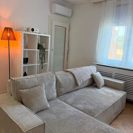 Appartement Neu Renoviertes Nahe Flughafen Wien I Mit Parkplatz & 2 Schlafzimmer *