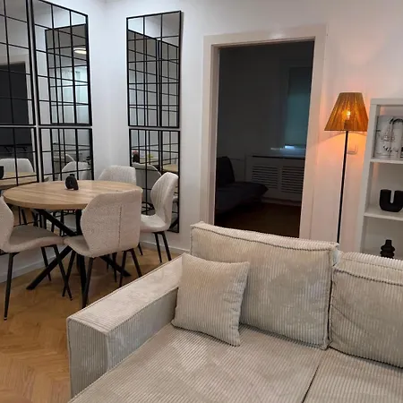Appartement Neu Renoviertes Nahe Flughafen Wien I Mit Parkplatz & 2 Schlafzimmer Schwechat
