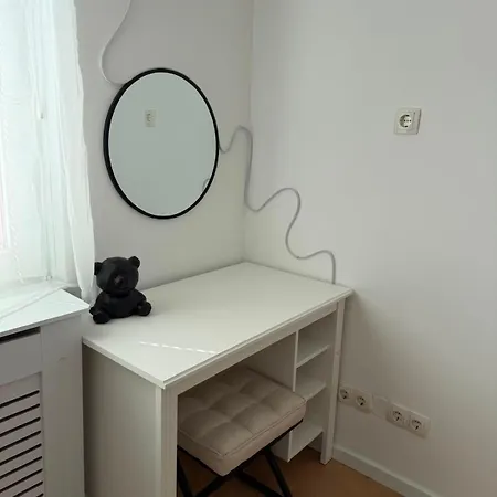 Neu Renoviertes Nahe Flughafen Wien I Mit Parkplatz & 2 Schlafzimmer *