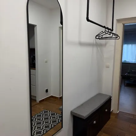 Neu Renoviertes Nahe Flughafen Wien I Mit Parkplatz & 2 Schlafzimmer Schwechat
