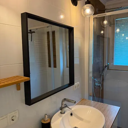 Appartement Neu Renoviertes Nahe Flughafen Wien I Mit Parkplatz & 2 Schlafzimmer Schwechat
