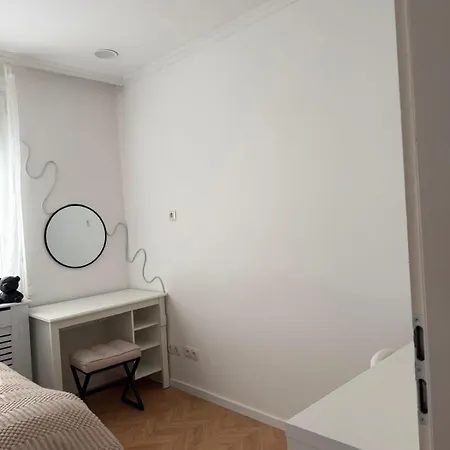 Neu Renoviertes Nahe Flughafen Wien I Mit Parkplatz & 2 Schlafzimmer Appartement Schwechat