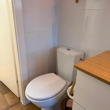 Neu Renoviertes Nahe Flughafen Wien I Mit Parkplatz & 2 Schlafzimmer Appartement Schwechat