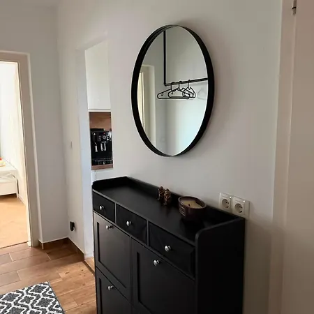 Appartement Neu Renoviertes Nahe Flughafen Wien I Mit Parkplatz & 2 Schlafzimmer Schwechat