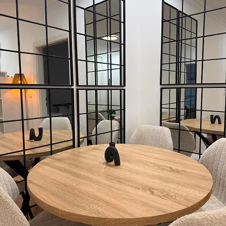 Apartment Neu Renoviertes Nahe Flughafen Wien I Mit Parkplatz&2 Schlafzimmer Schwechat