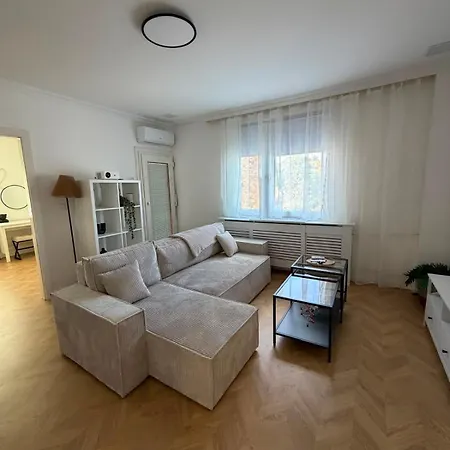 Neu Renoviertes Nahe Flughafen Wien I Mit Parkplatz & 2 Schlafzimmer