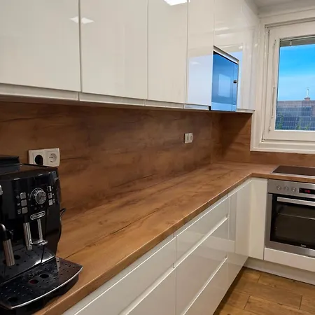 Neu Renoviertes Nahe Flughafen Wien I Mit Parkplatz & 2 Schlafzimmer Appartement Schwechat