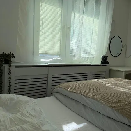 Neu Renoviertes Nahe Flughafen Wien I Mit Parkplatz & 2 Schlafzimmer * Schwechat